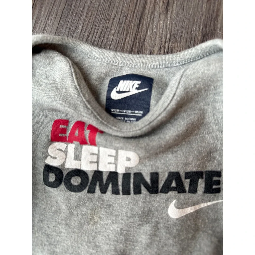 Nike Baby Bodysuit Gray Long Sleeve Eat Sleep Dominate  Swoosh 9-12‎ months